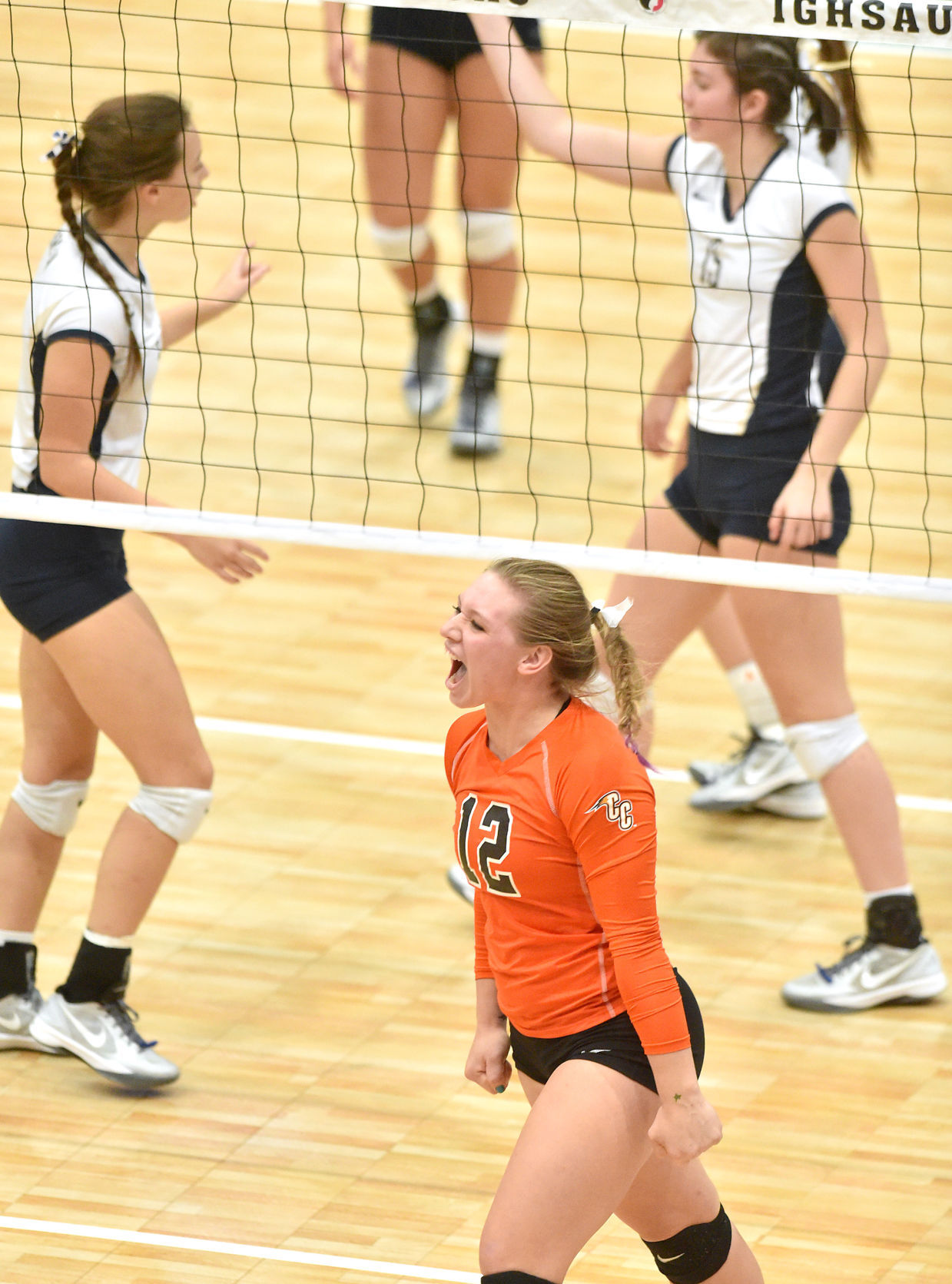 Heelan vs Charles City state volleyball